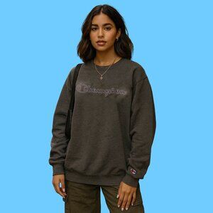🔥 Champion Gray Logo Embroidered Crewneck Sweatshirt – Size L 🔥